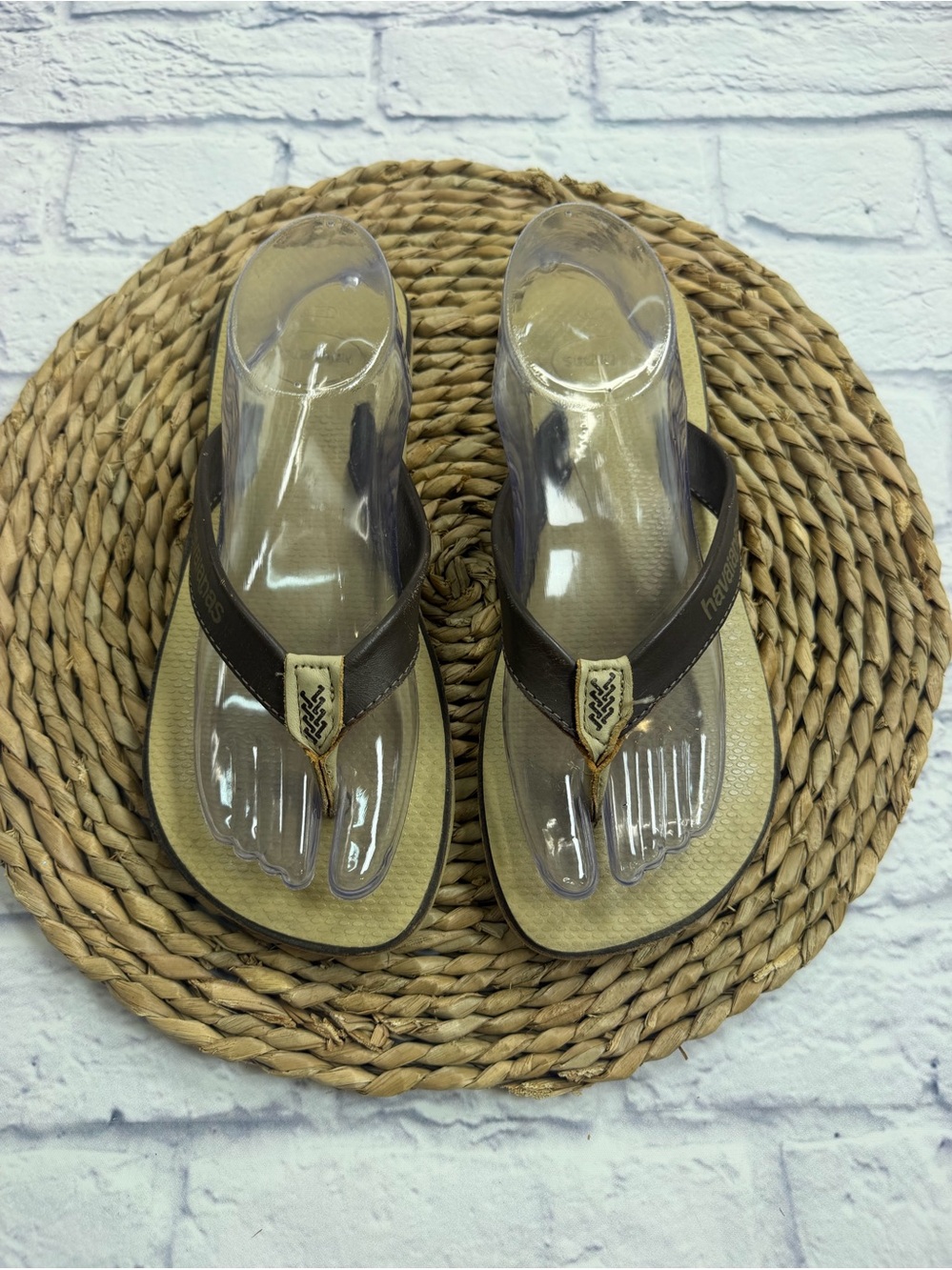 Men’s Havianas Leather Flip Flops. USA 7/8 EUR 41/42